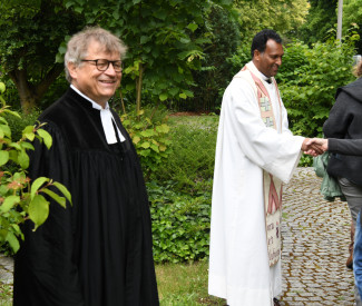 Pfarrer Willmer und Pater Puthenkunnel