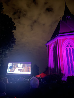 Sommernachtskino Johannisfriedhof